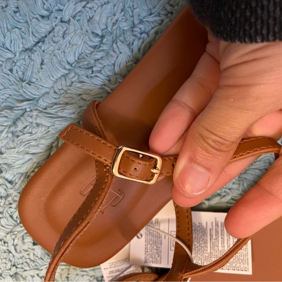 NWT New with tags gap factory Vegan-Leather Strappy Sandals - Picture 6 of 6